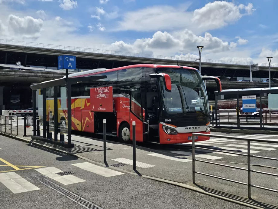 Autobús a Disneyland, Terminales 2E y 2F