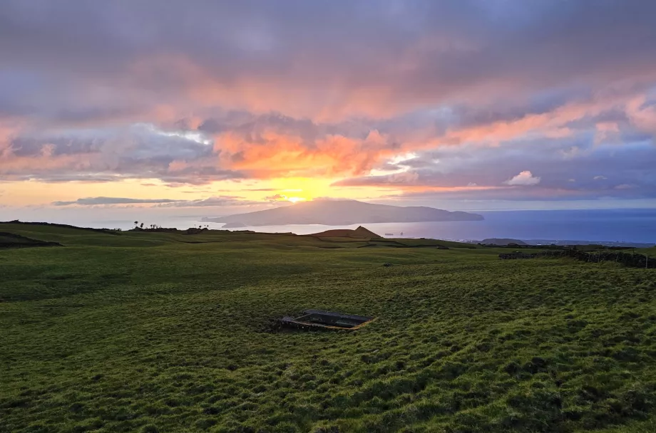 Puesta de sol en la isla de Faial