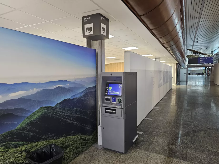 NLB ATM, Área pública, Llegadas