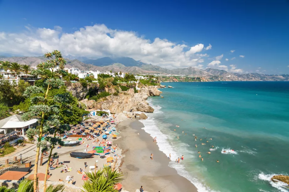 La costa rocosa de Nerja