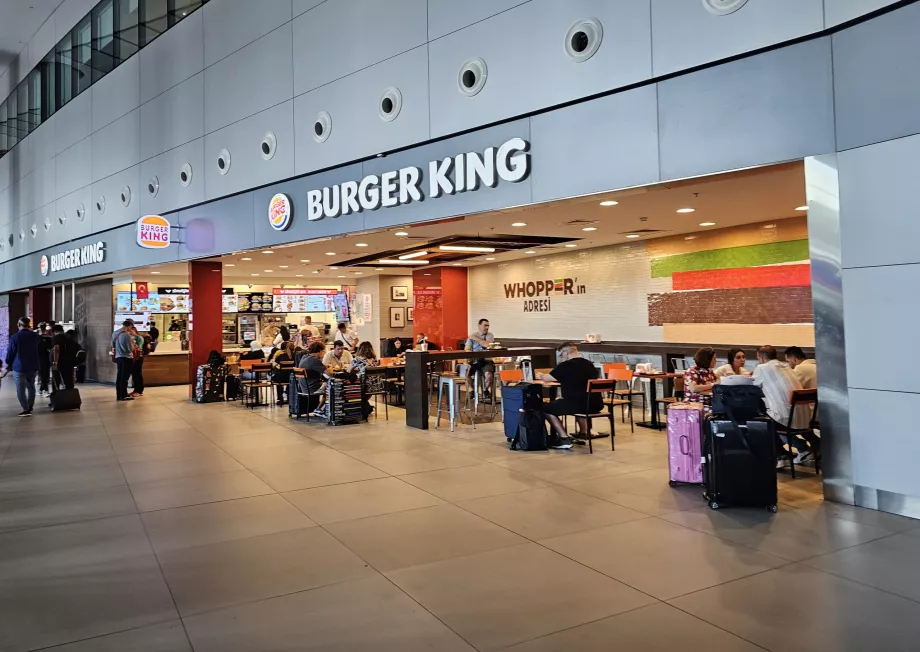 Buger King en el vestíbulo de llegadas, zona pública