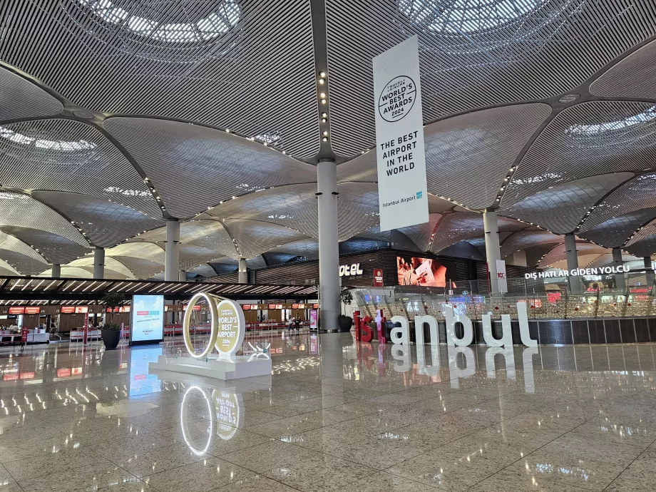 Aeropuerto de Estambul, zona pública, salidas