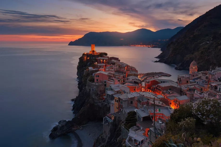 Vernazza nocturna desde la atalaya