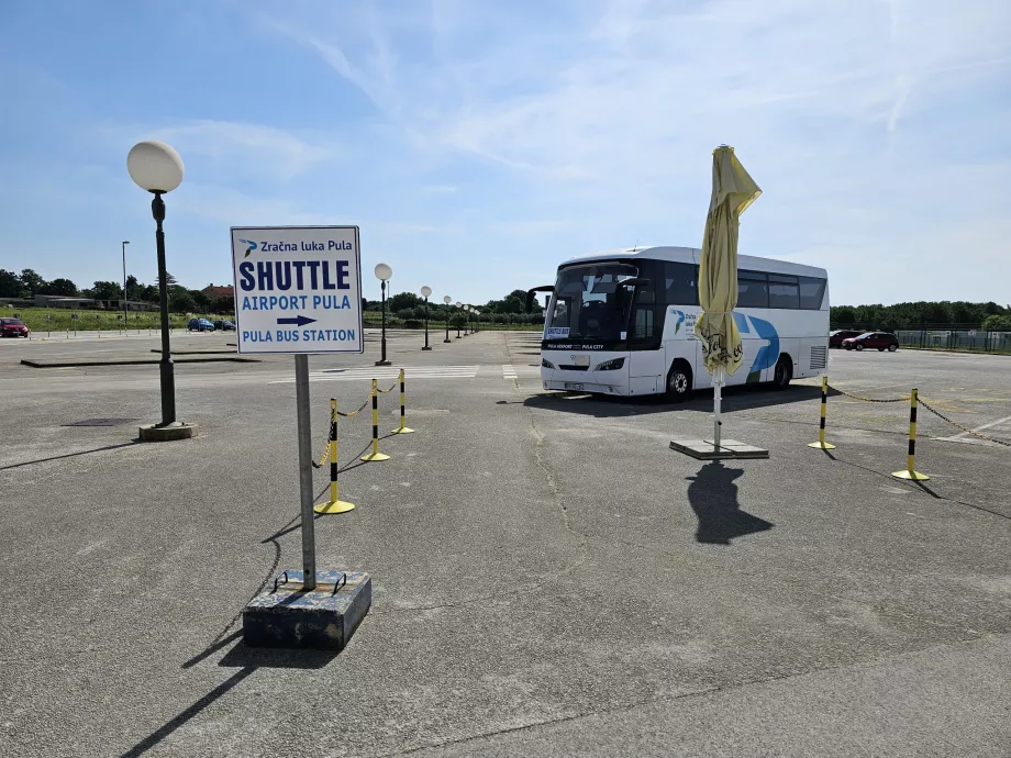 Parada de autobús en el aeropuerto