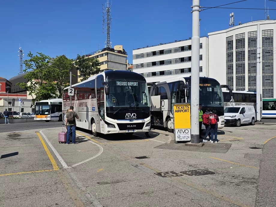 Parada de ATVO en dirección al aeropuerto, Piazzale Roma