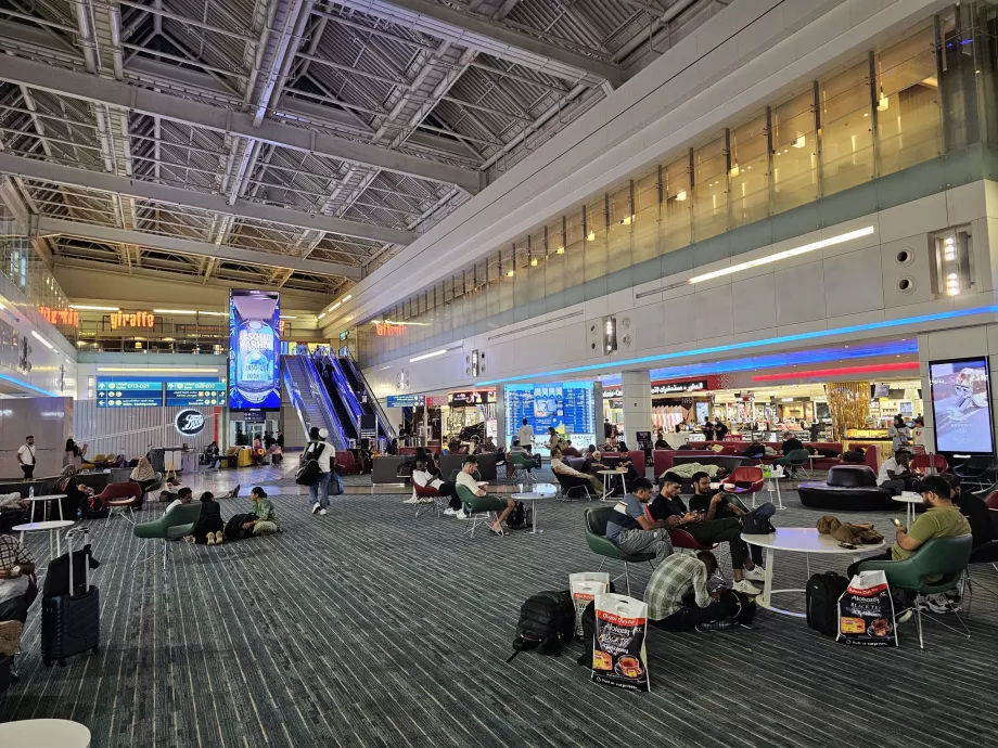 Tiendas y restaurantes, Terminal 1