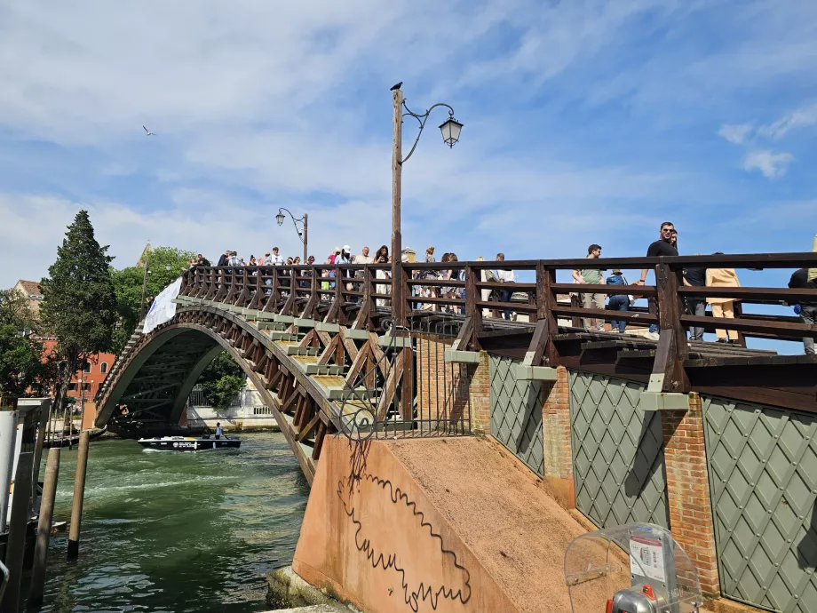 Puente de la Academia