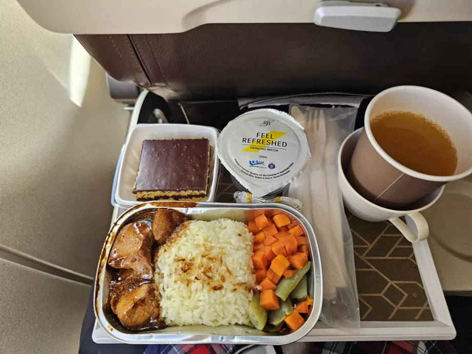 Almuerzo en el vuelo Brunei - Yakarta