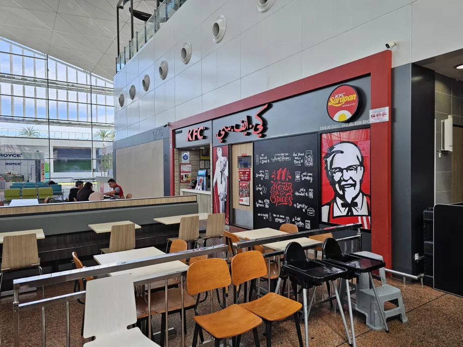 KFC, sala de llegadas, zona pública