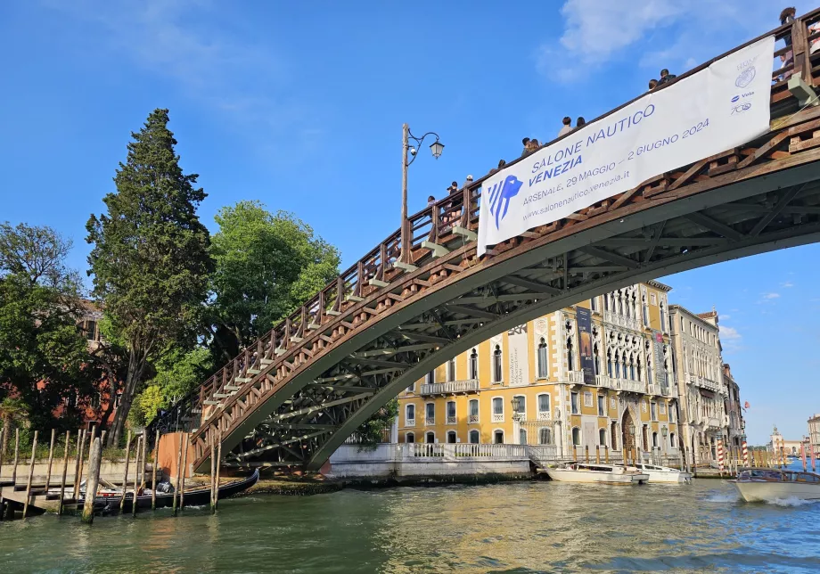 Puente de la Academia