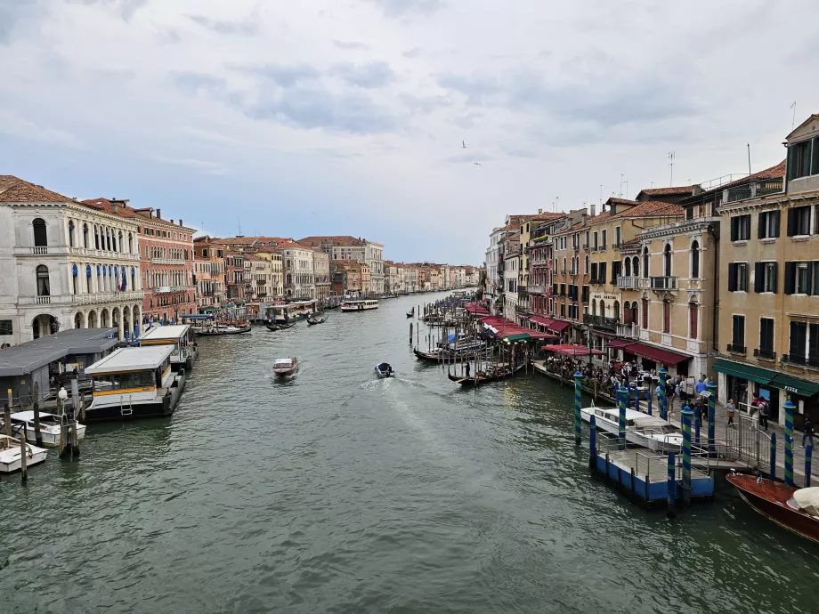 Vista desde el Puente de Rialto sobre el Gran Canal