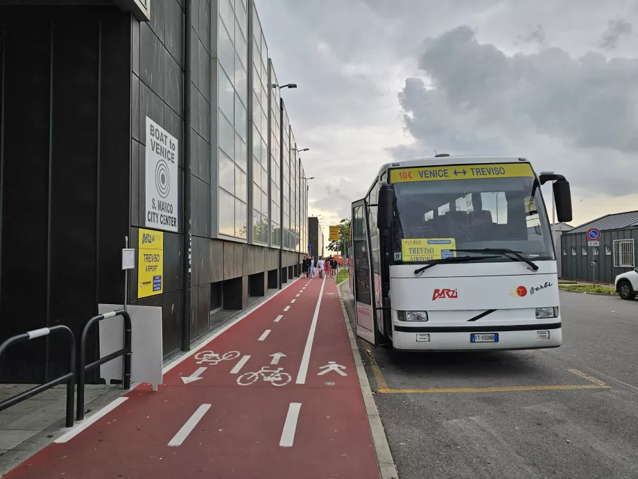 Parada Barzi Bus/Terravision, Tronchetto