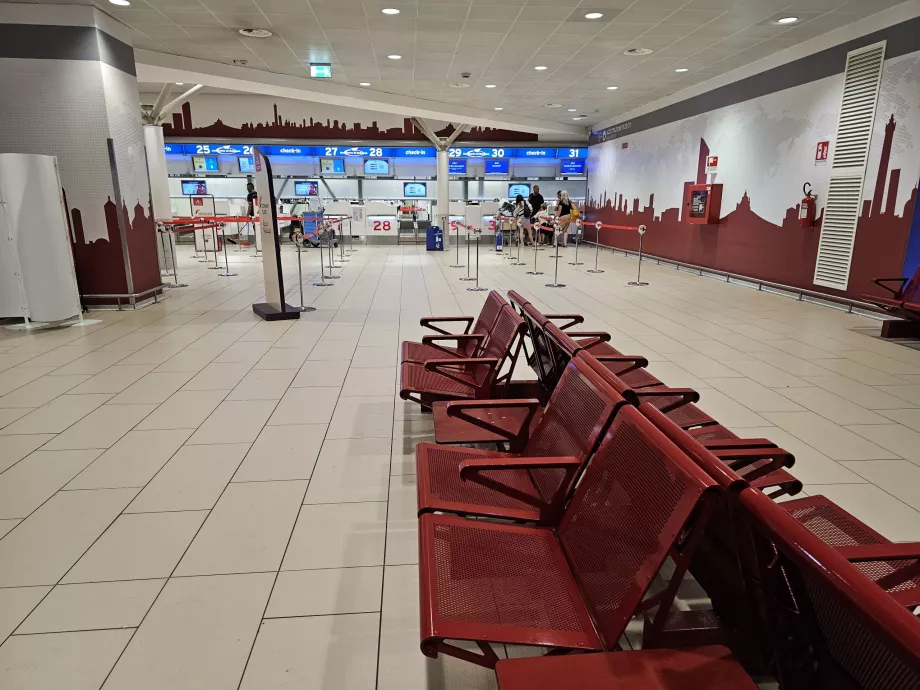 Plazas en el aeropuerto de Bolonia