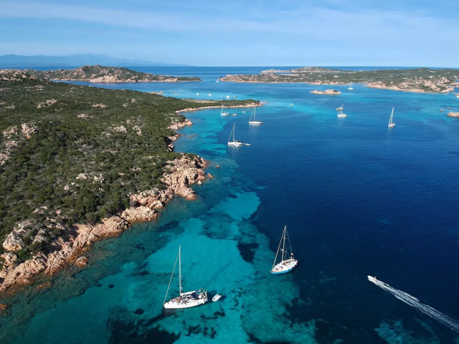 Barcos a La Maddalena