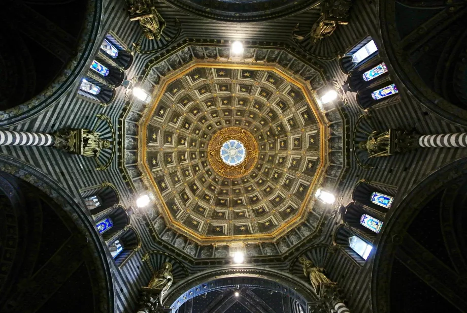 Interior de la catedral