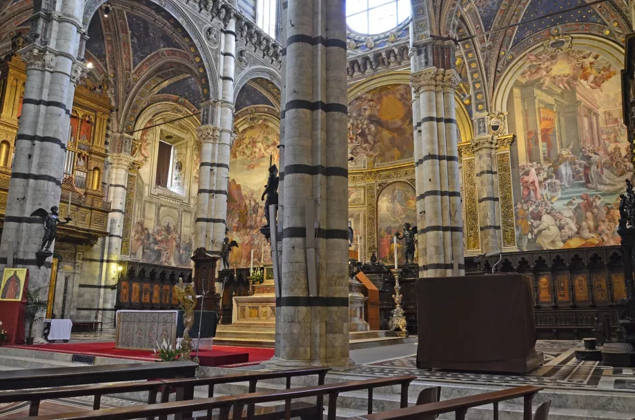 Interior de la catedral