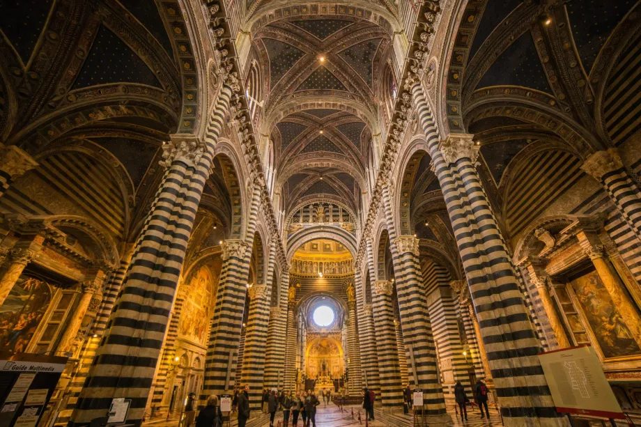 Vista general del interior de la catedral