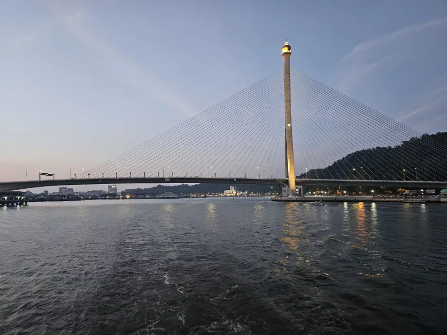 Puente vespertino de Raja Istani