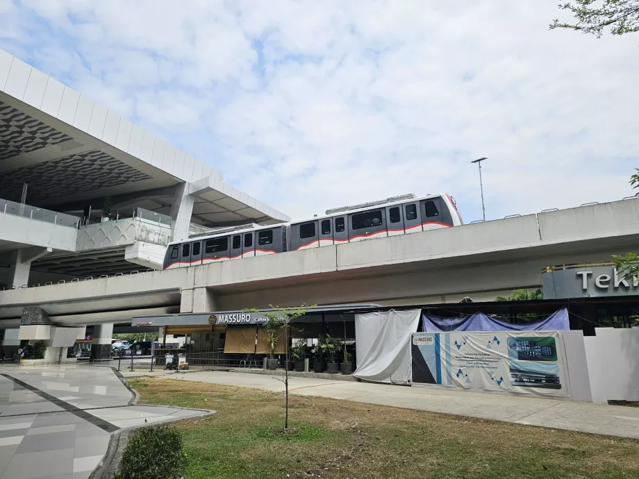 Tren entre las terminales y hasta la estación de ferrocarril