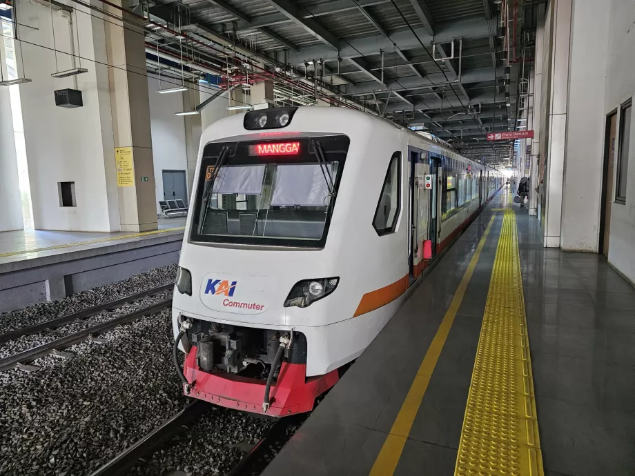 Tren del aeropuerto al centro de Yakarta