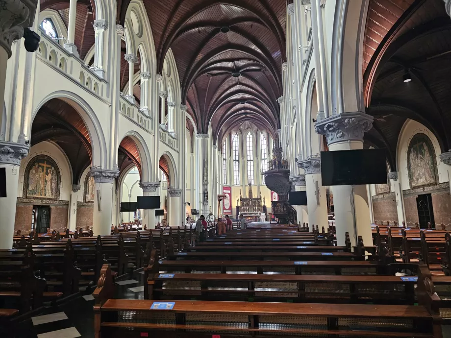 Interior de la catedral