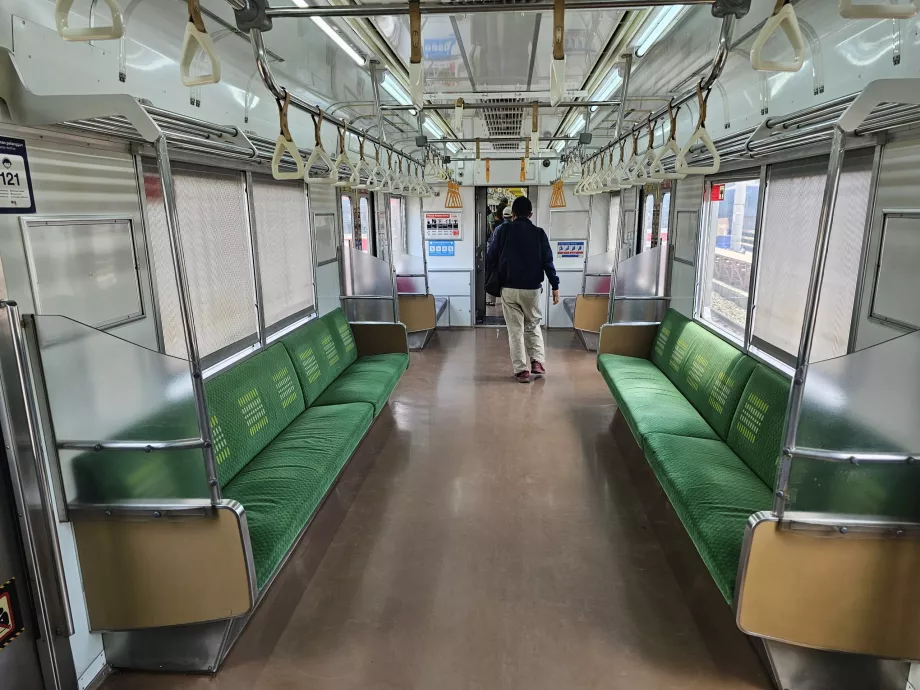 Interior de un tren de cercanías