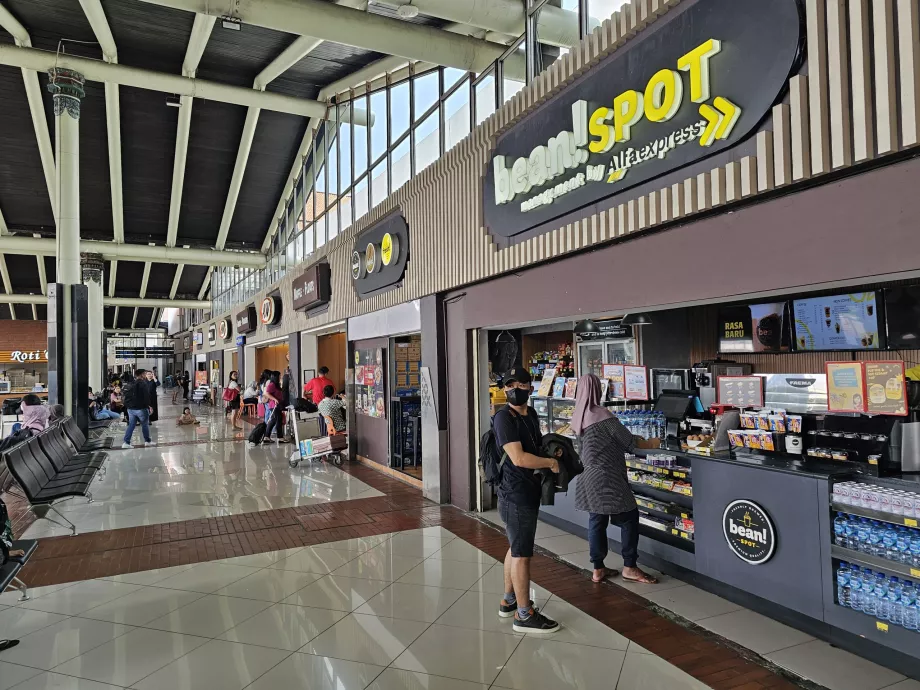 Tiendas, parte pública de la Terminal 1