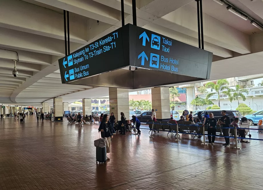 Señales de tráfico, Aeropuerto de Yakarta