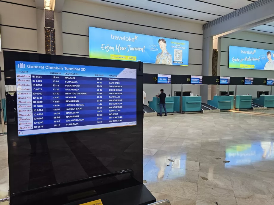 Facturación en el aeropuerto CGK de Yakarta