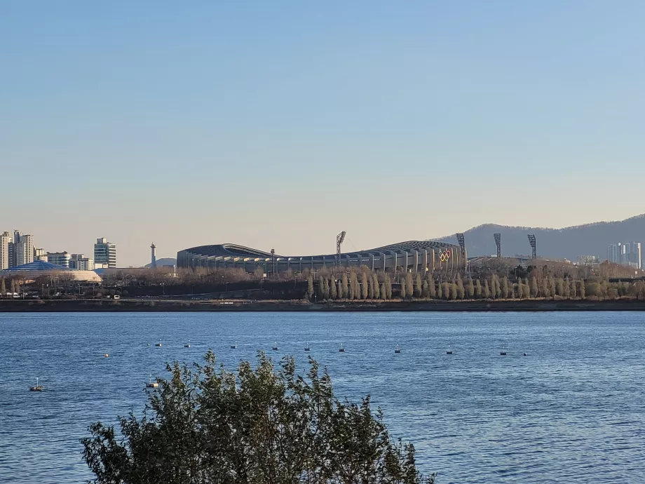 Estadio Olímpico desde el Parque Ttukseom