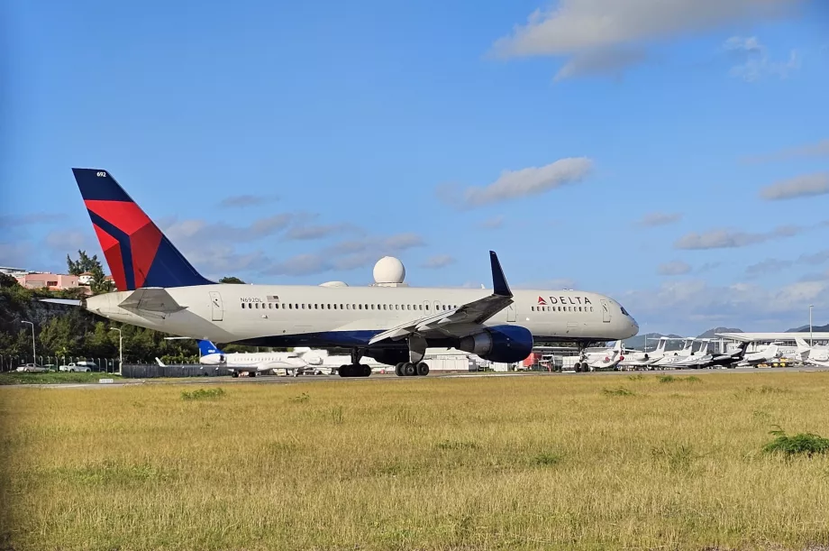 Delta Air Lines saliendo de SXM