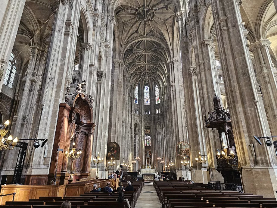 Interior de la iglesia de San Eustaquio