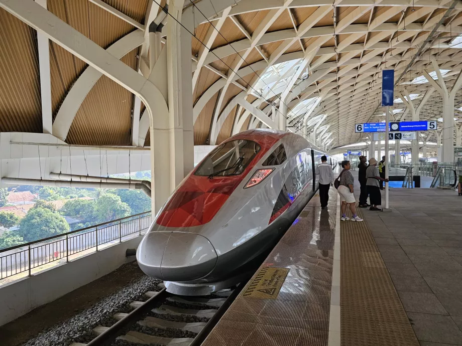 Estación de Halim, tren de alta velocidad