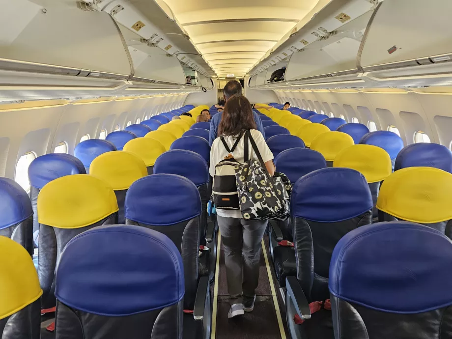 Interior del avión TransNusa