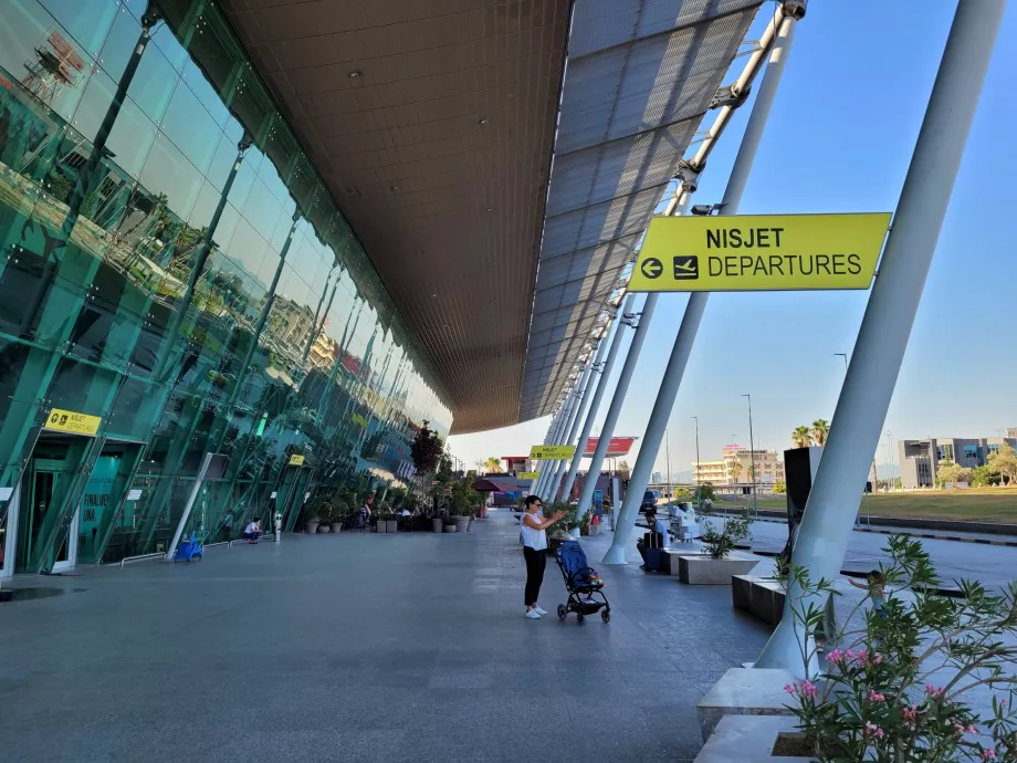 llegada por el aeropuerto de Tirana