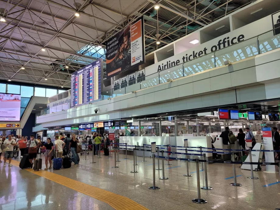 Terminal 3, sección de salidas