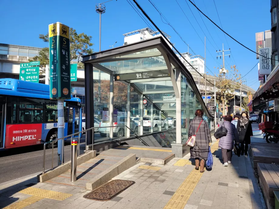 Entrada del metro, Seúl