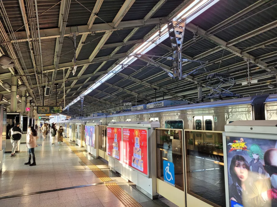 Andén de la estación de metro de Seúl, Seúl