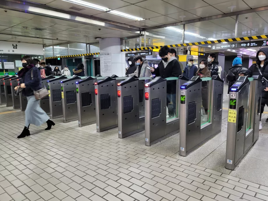 Torniquetes en el metro, Seúl