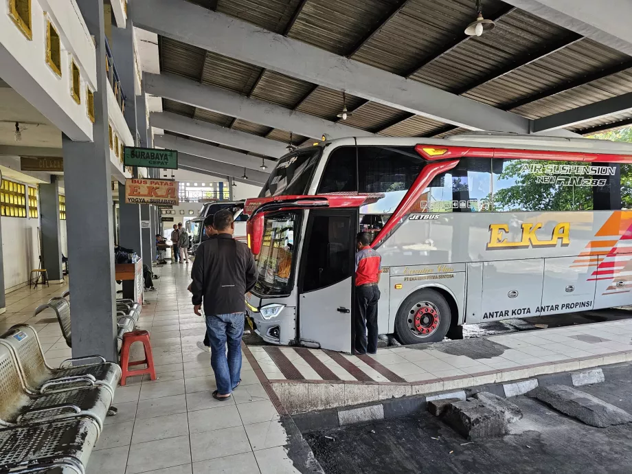 Autobuses de larga distancia a Surabaya