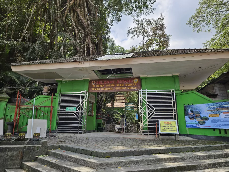 Entrada al Parque Nacional de Merapi