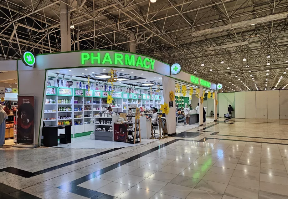 Farmacia en la zona de tránsito