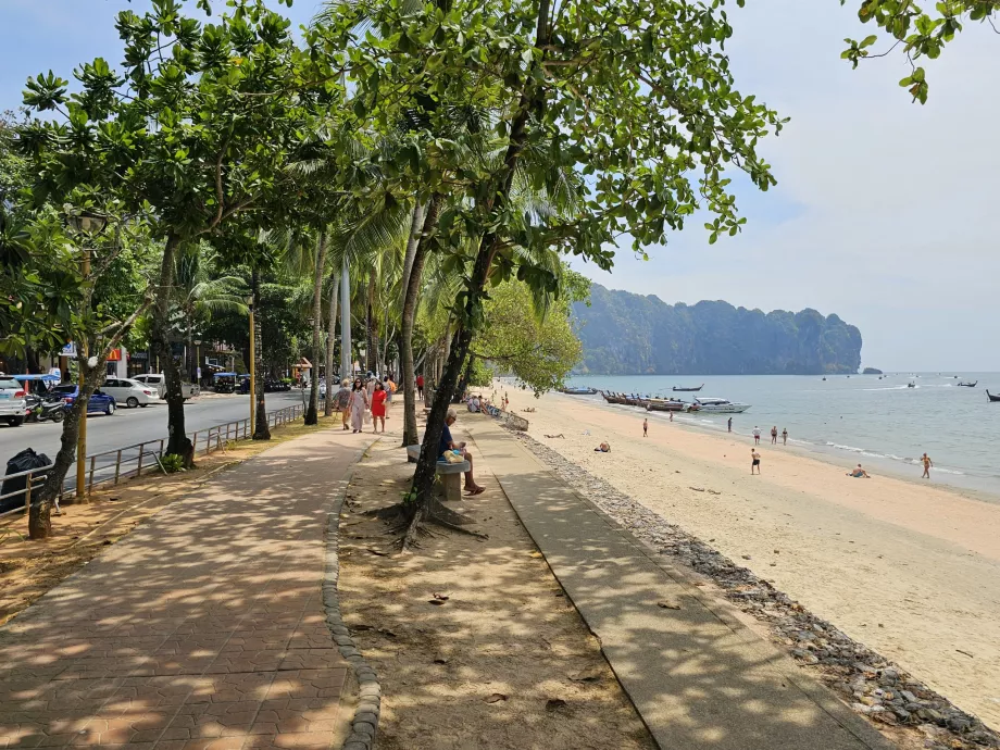 Paseo marítimo y playa de Ao Nang