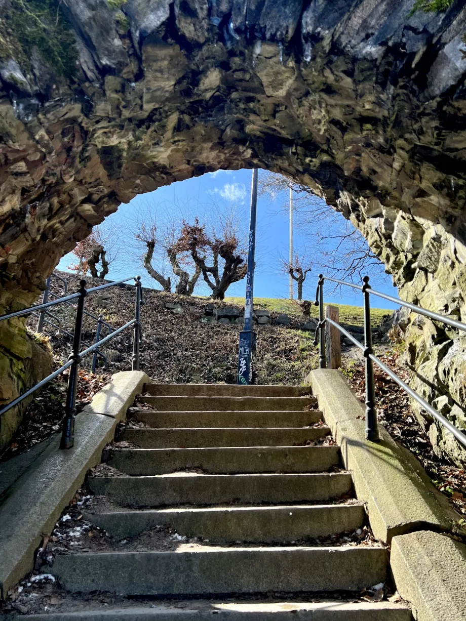 Escaleras que conducen a la colina de Risåsberget