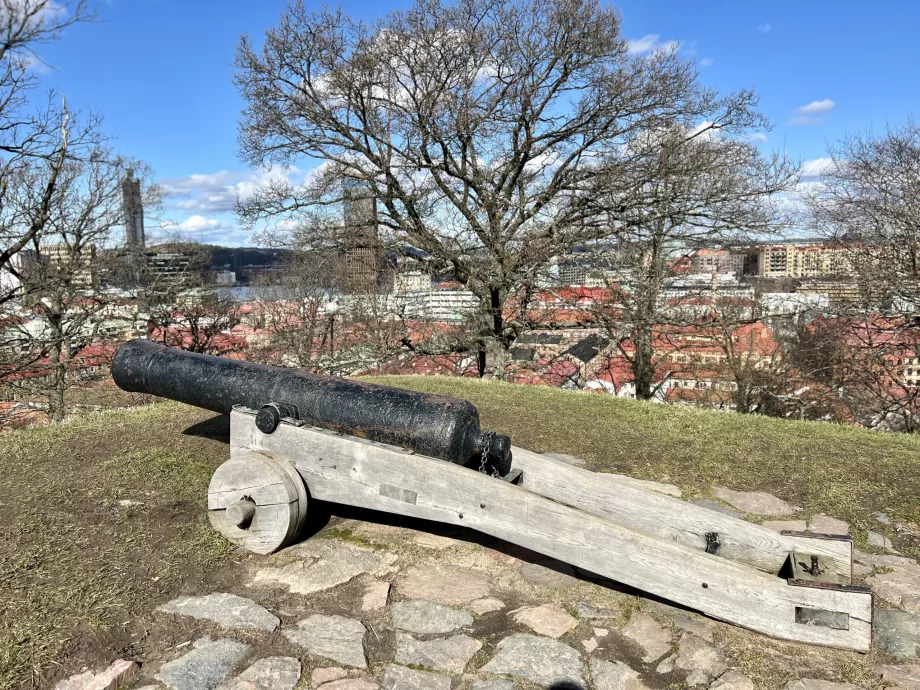 Cañón histórico en Skansen Kronan