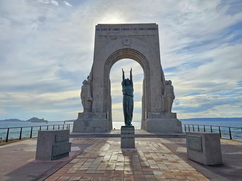 Monumento a los caídos del Ejército de Oriente