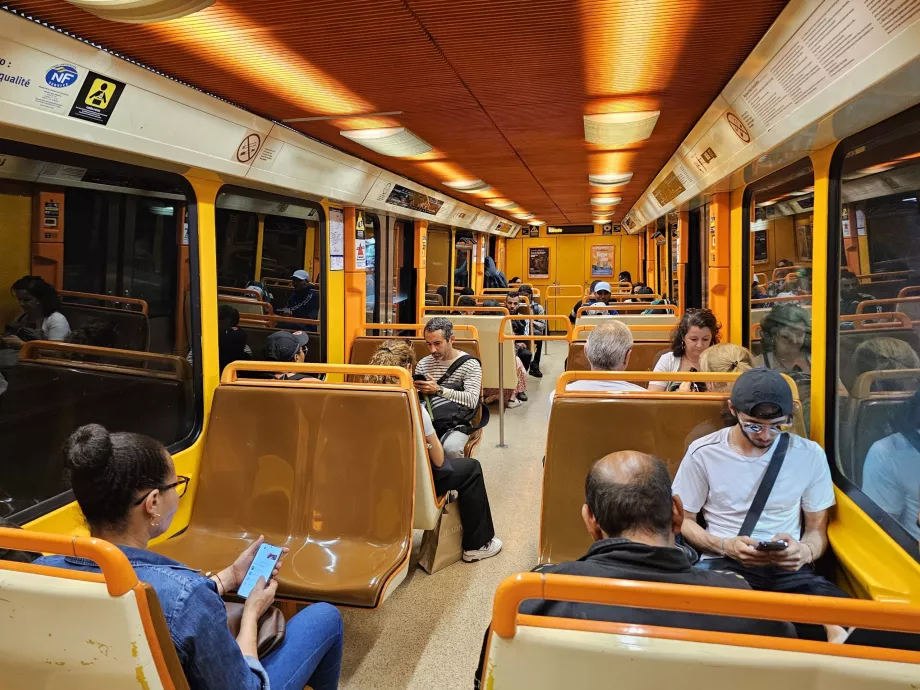 Interior del metro