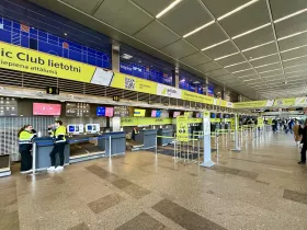 Facturación de airBaltic en el aeropuerto de Riga RIX