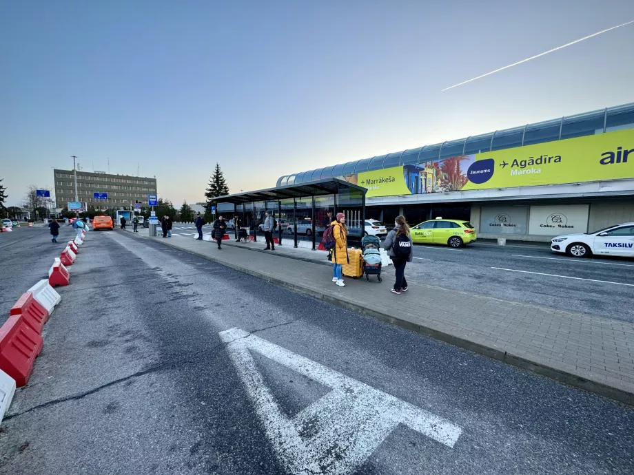 Parada de autobús del aeropuerto de Riga RIX