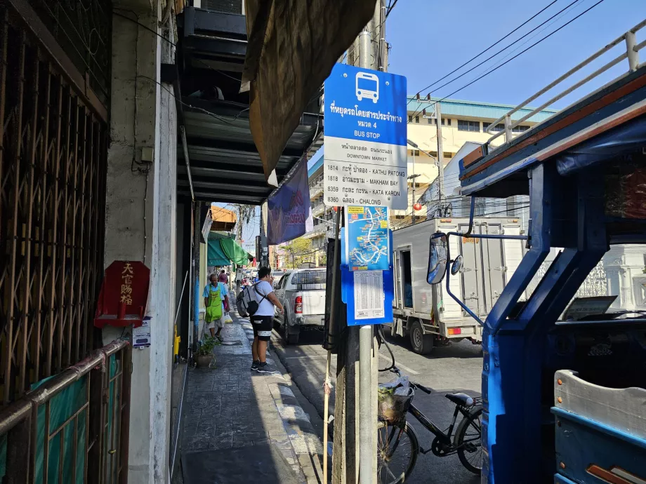 Señal de stop en la calle Ranong